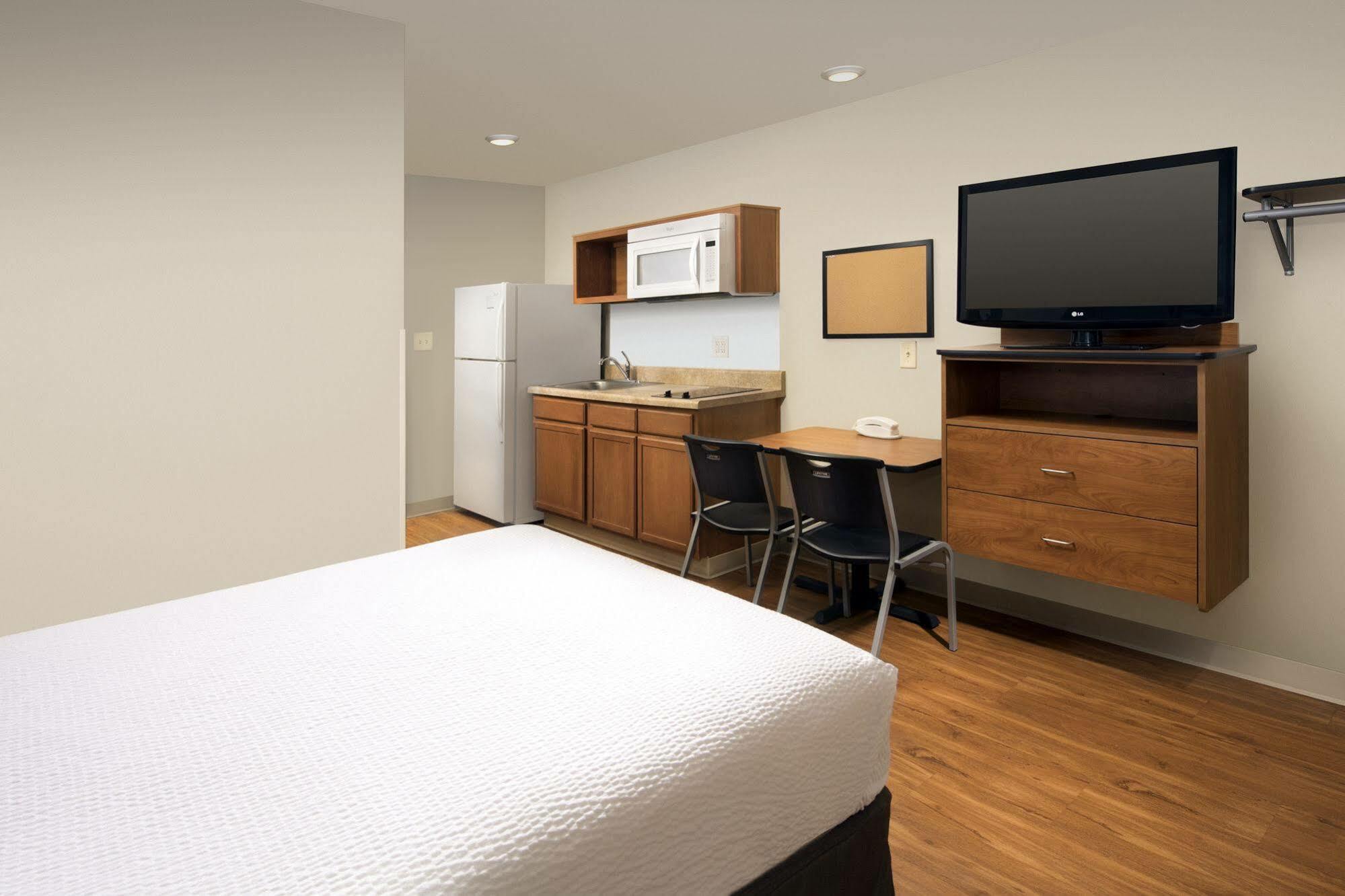 Woodspring Suites Odessa Exterior foto